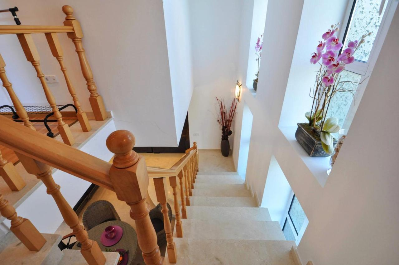 Aba Villa *